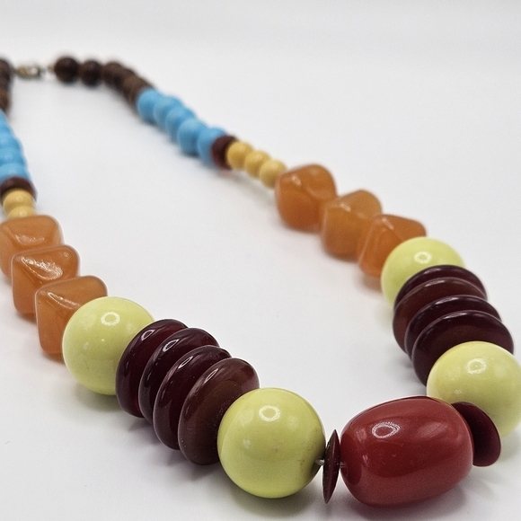 VINATGE Carnelian and Plastic Chunky Beaded Statement Necklace - Picture 6 of 6